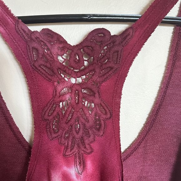 American Eagle Outfitters Maroon Tie-Dye Fleece and Lace Tank Top - Picture 4 of 5